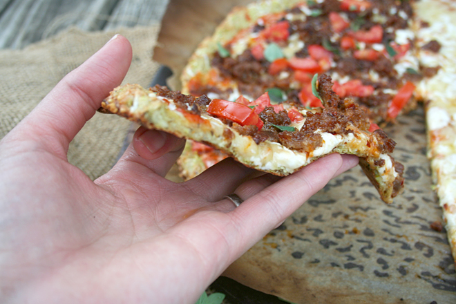 A melhor receita Zucchini Ever - Zucchini Crust Pizza | myhumblekitchen.com