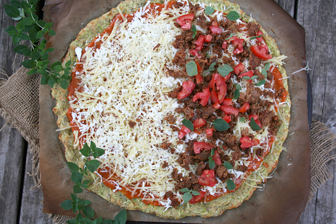 A melhor receita Zucchini Ever - Zucchini Crust Pizza | myhumblekitchen.com